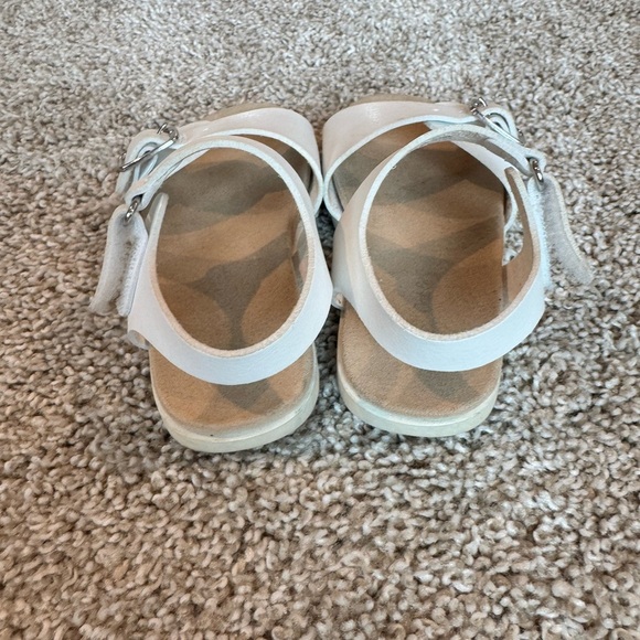 Kids White Sandals Shaelyn from Cat & Jack White strappy dress sandals size 6 - Picture 7 of 9